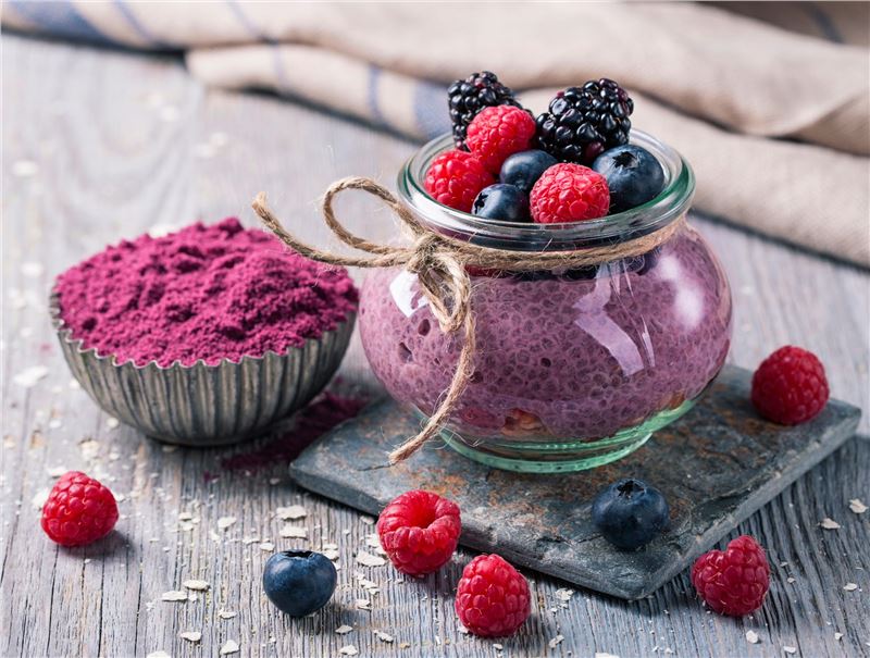 Beeren und Fruchtpulver